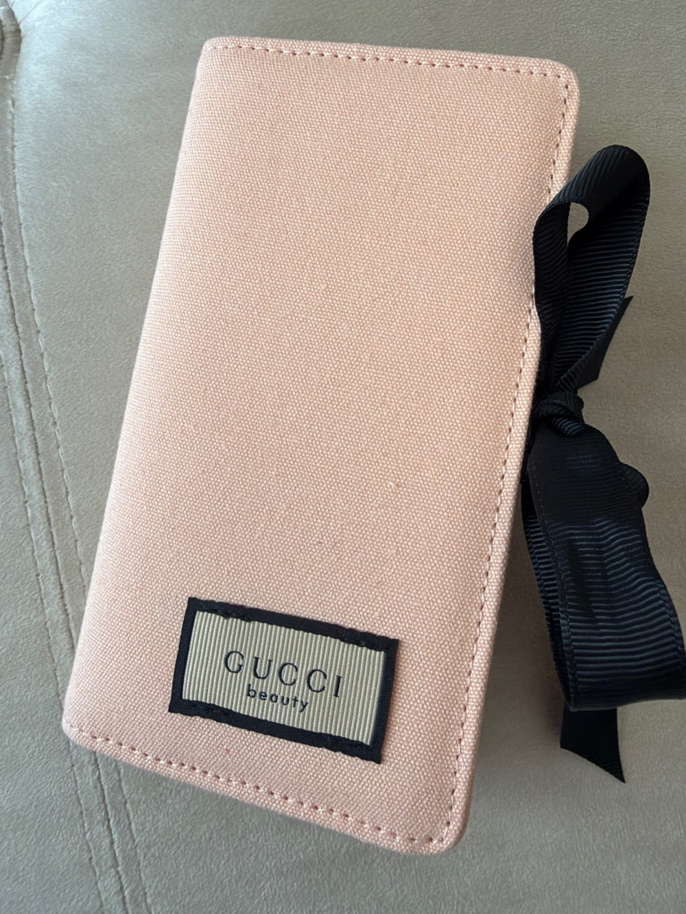 Gucci makeup brushes with case